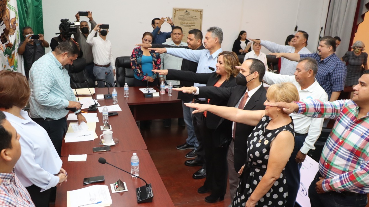 En sesión de Cabildo de este miércoles se dio legalidad a la conformación del patronato del DIF Municipal y se habló del crédito.