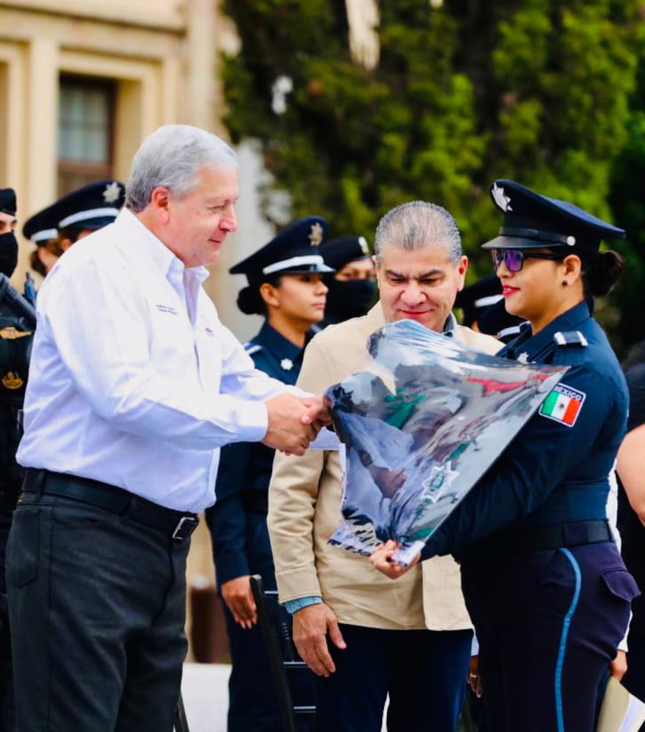 Chema Fraustro señaló que con esta entrega se mejora el equipamiento de los cuerpos de seguridad de Saltillo.