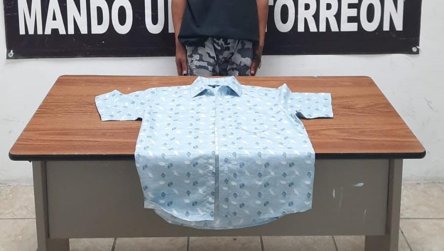 Roba camisa de centro comercial y lo detienen al salir de la tienda en  Torreón - El Siglo