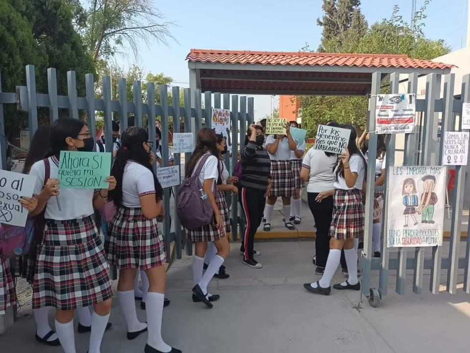 El pasado cinco de mayo las alumnas realizaron una manifestación frente al centro educativo.
