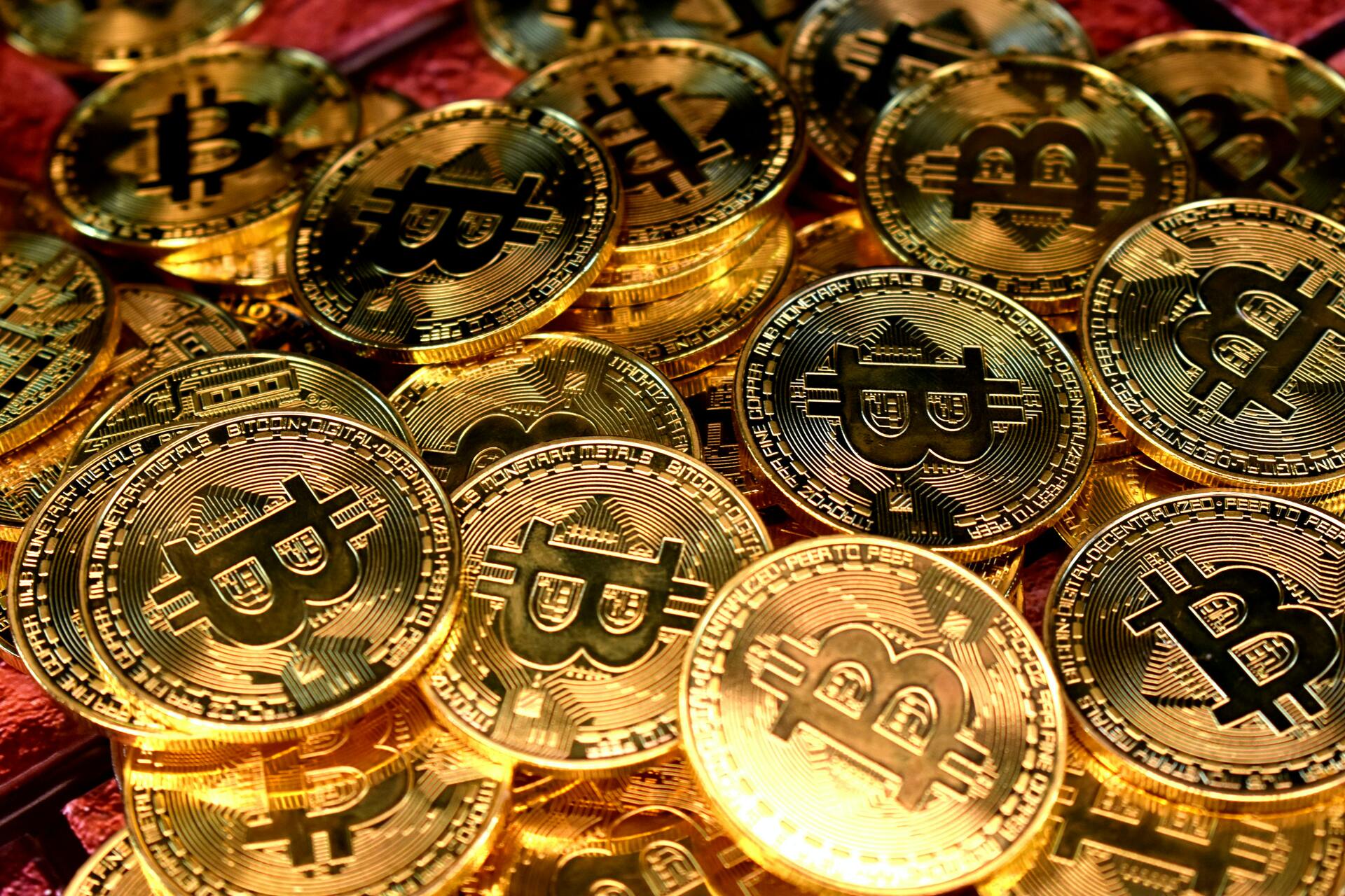 ¿Podrían las criptomonedas remontar? Ligera alza de Bitcoin alerta a los inversores
