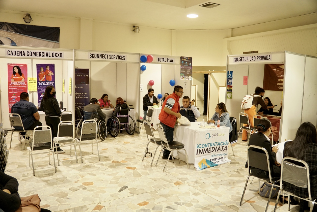 Se llevó a cabo la Feria de Empleo de Inclusión Laboral 2022, en la Canaco. (EL SIGLO DE TORREÓN)