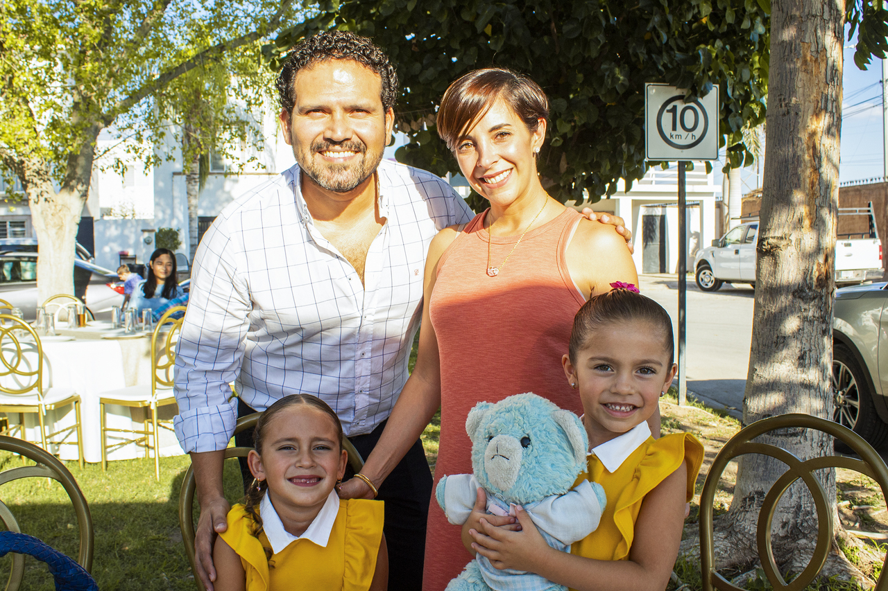 Gerardo, Sandra y las niñas (EL SIGLO DE TORREÓN/ERICK SOTOMAYOR)