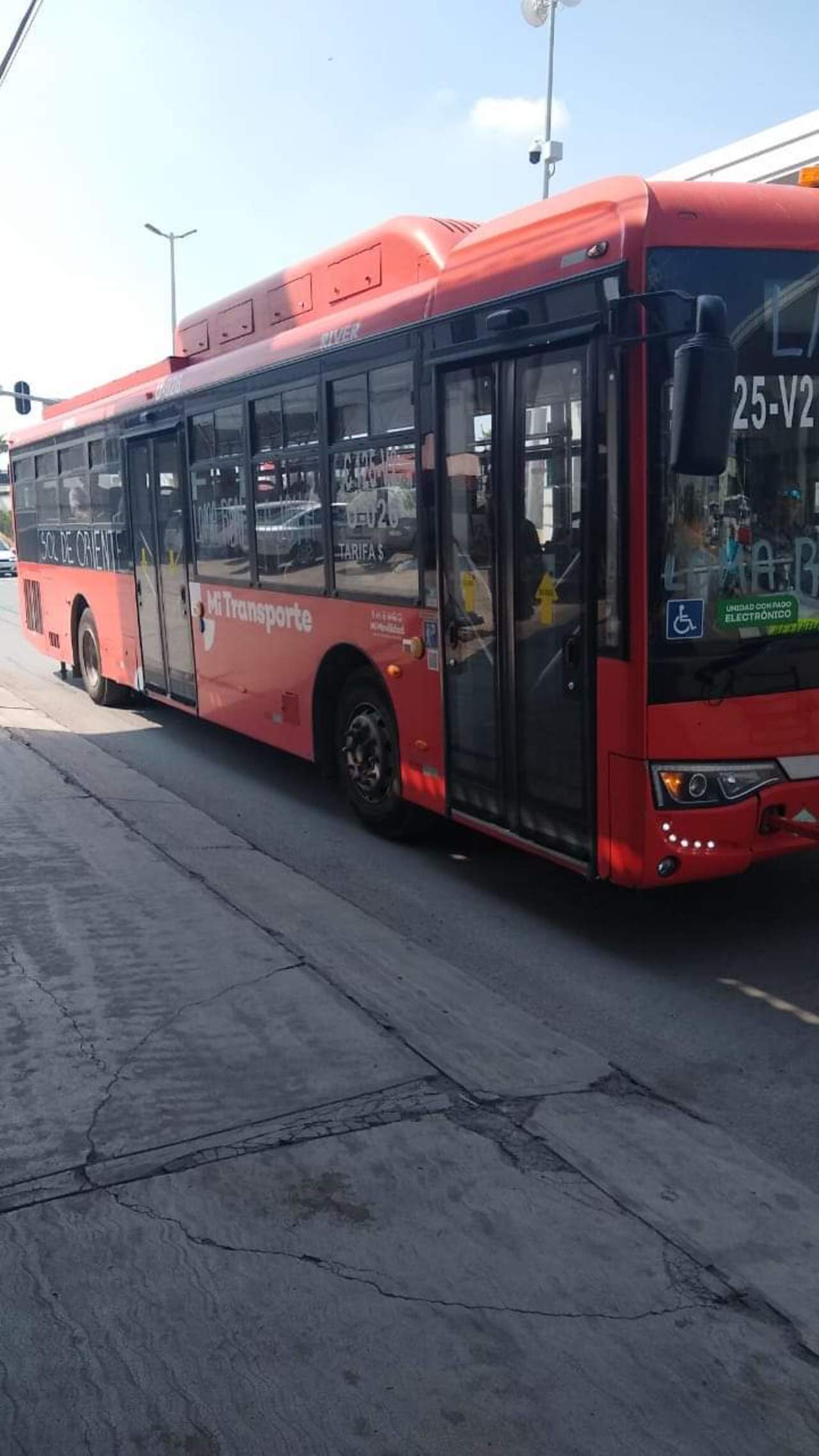 Autoridades municipales y estatales participaron en revisión de cada una de las paradas de Metrobús para detectar deficiencias.
