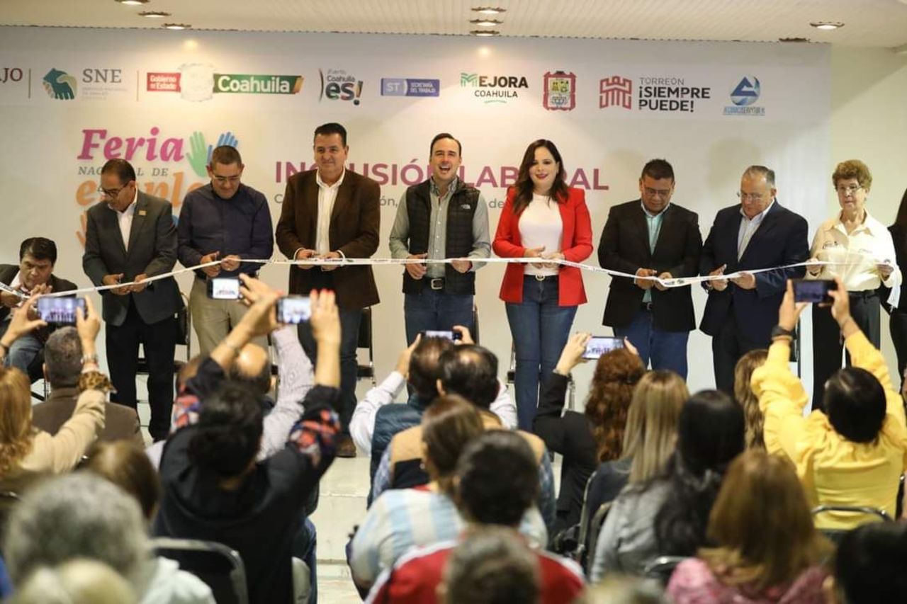 La Feria fue inaugurada dentro de la estrategia social Mejora, por el secretario Manolo Jiménez. (EL SIGLO DE TORREÓN)