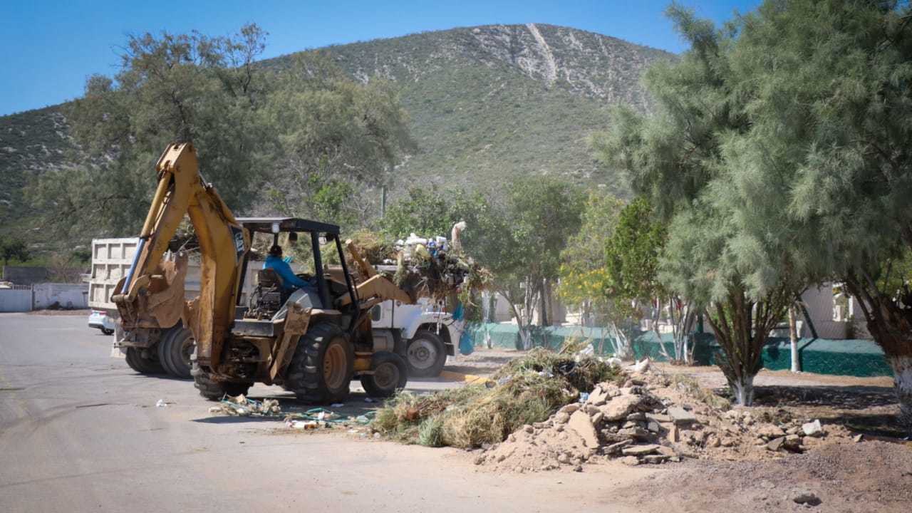 Autoridades de Servicios Públicos de Gómez y Lerdo han estado haciendo labores de limpieza. (EL SIGLO DE TORREÓN)