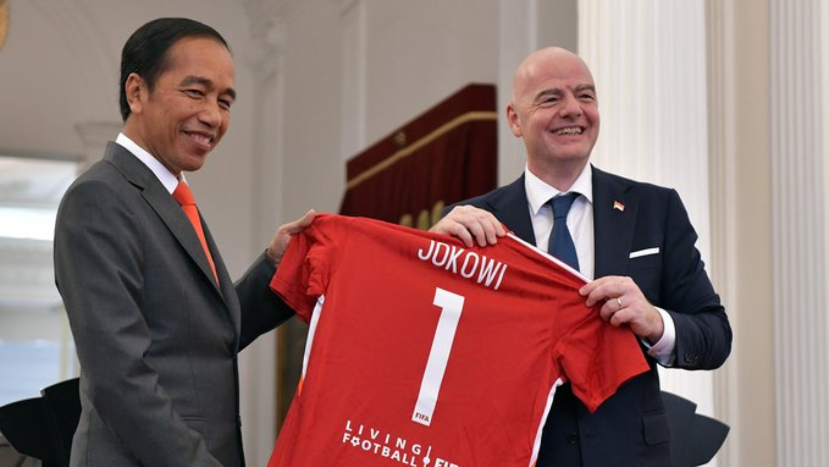 El presidente de la FIFA se compromete a ayudar a Indonesia en la seguridad para los estadios