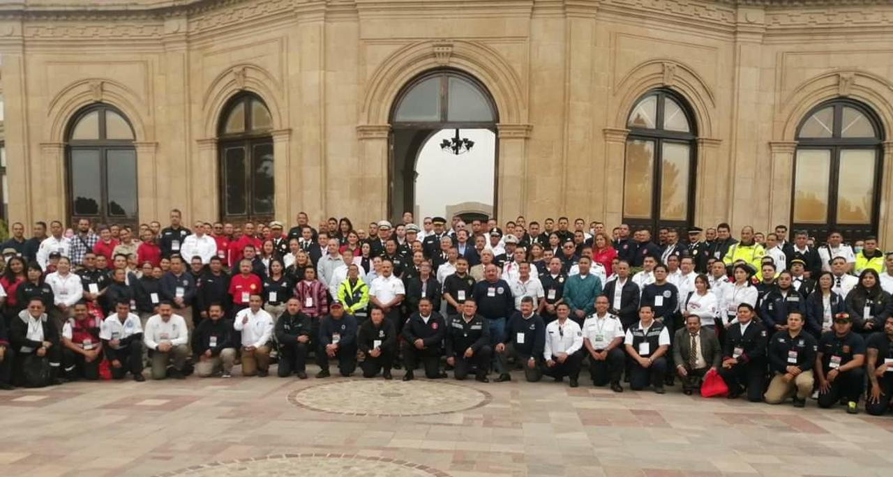 Participan Bomberos de distintas partes del país.