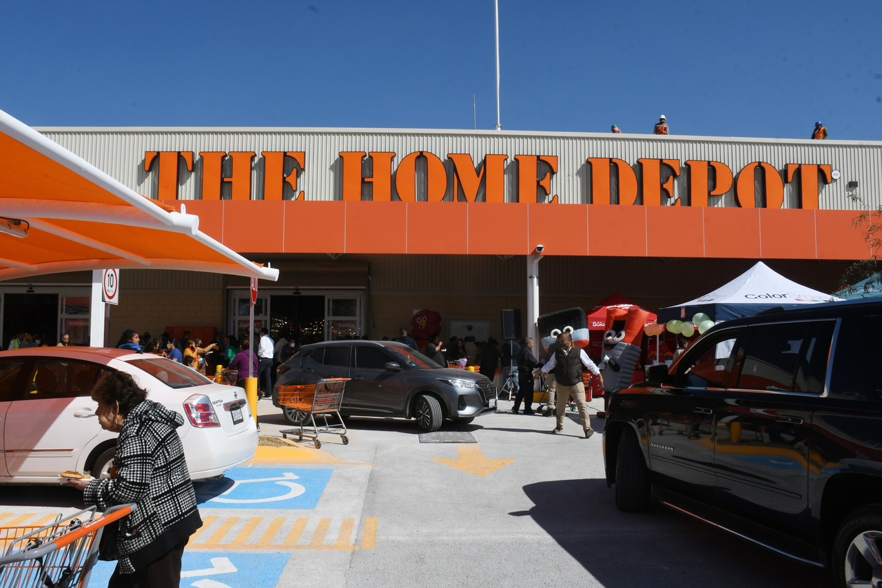 Inauguran The Home Depot en Gómez Palacio. (FERNÁNDO COMPEÁN / EL SIGLO DE TORREÓN)