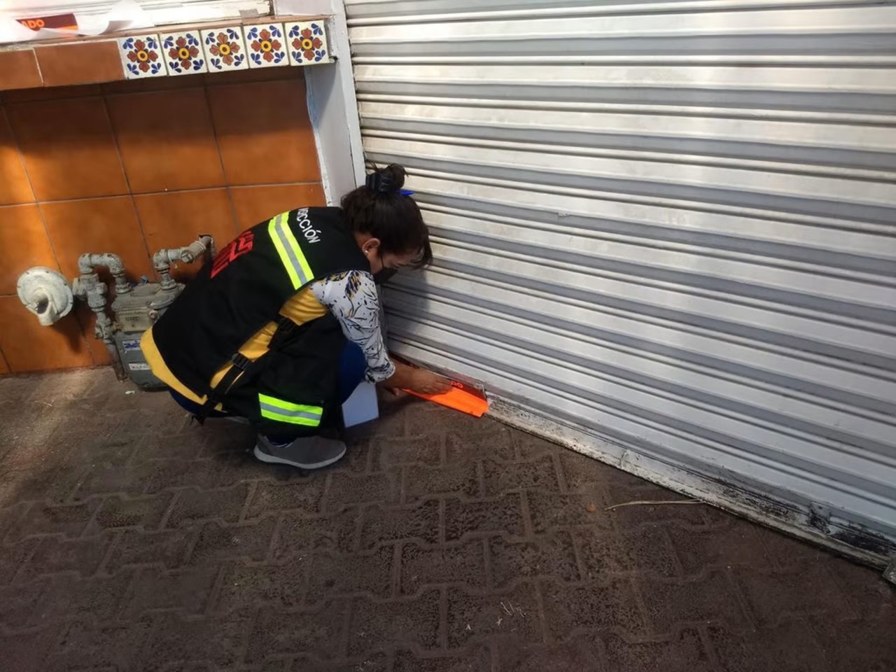 Cerró el Municipio un restaurante de carnitas por insalubre.