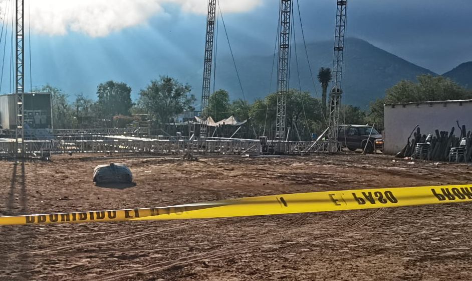 Muere hombre al caerle una estructura metálica en Saltillo