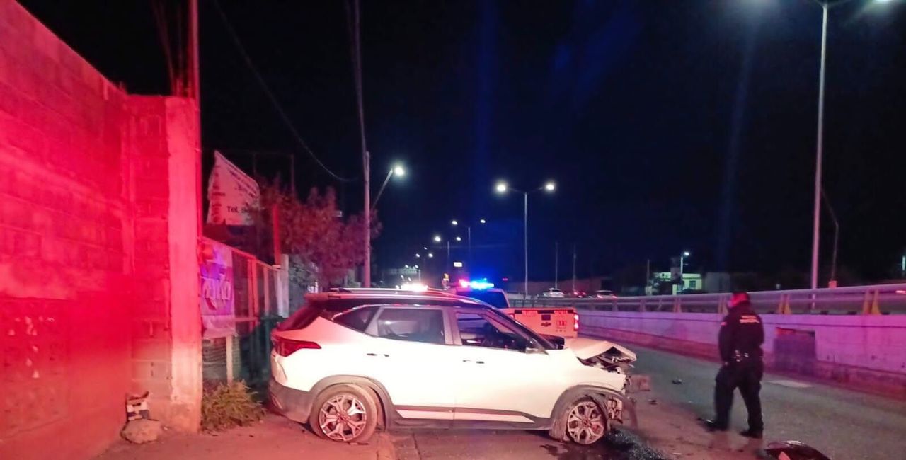 Conductor pierde el control del volante llevándose a su paso a un peatón quien quedó lesionado y finalmente murió rumbo al hospital.