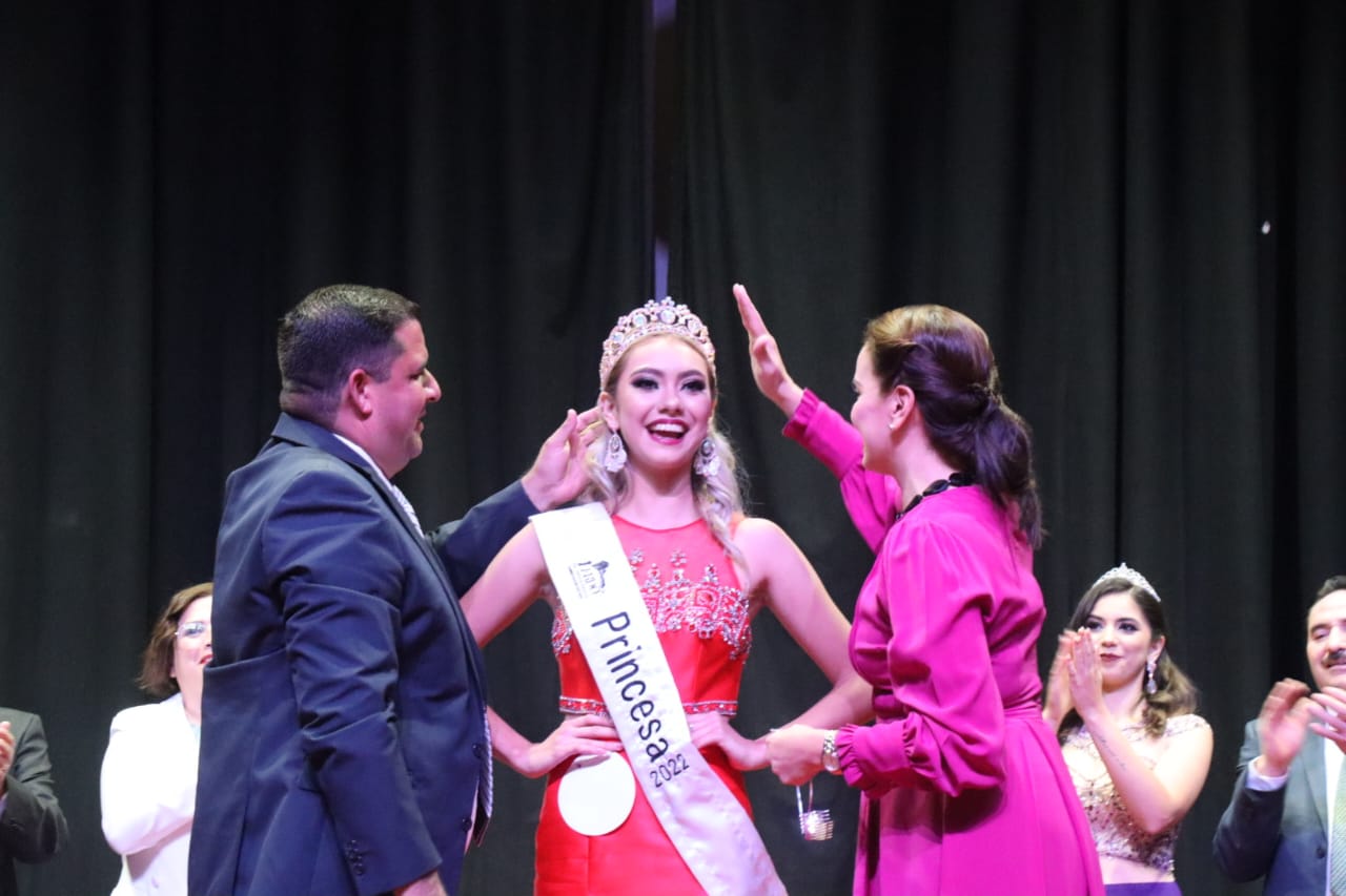 Coronaron en Lerdo a Danna Martínez como reina 2022-2023
