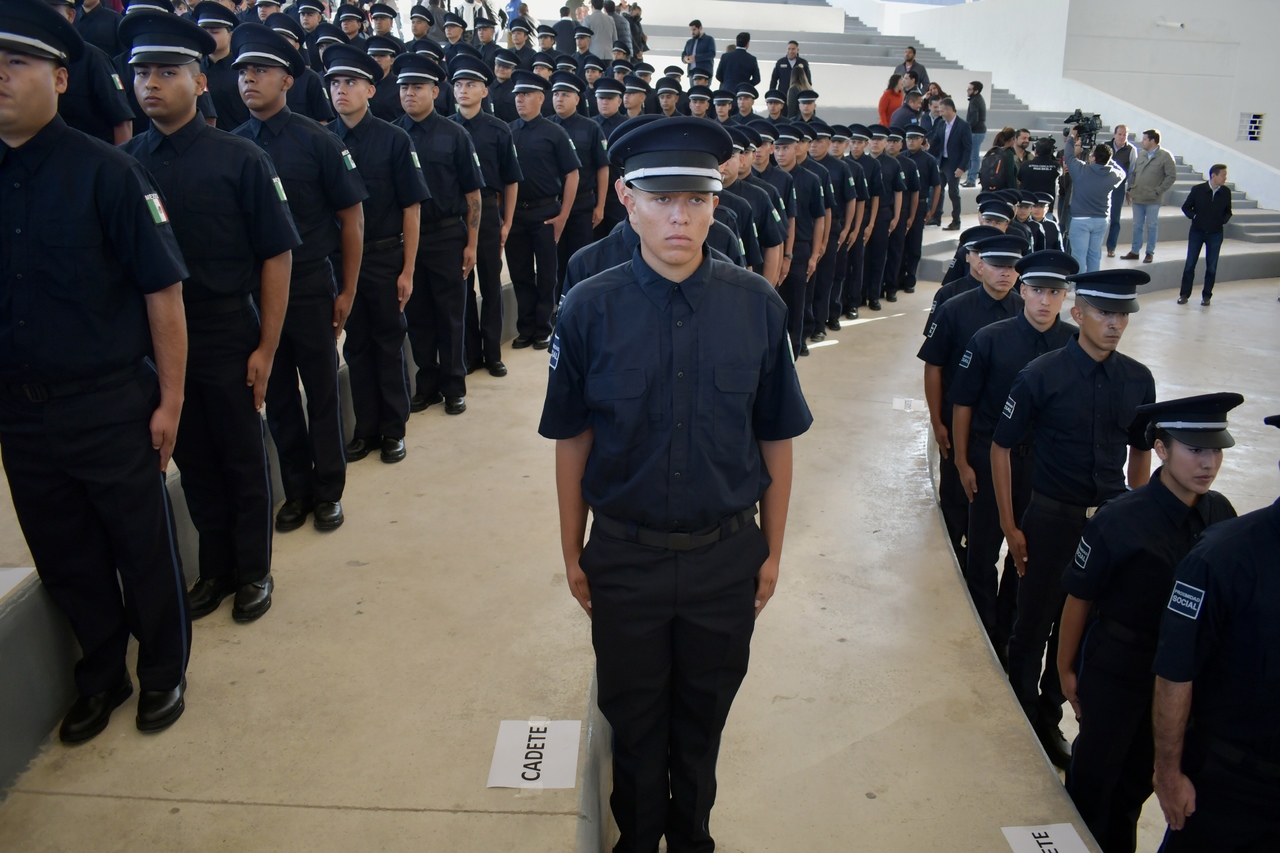 Torreón cuenta con 100 policías más, pues se sumaron los cadetes que se graduaron de la Academia. (EDIE RUIZ)