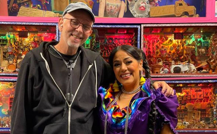 Muere Paul R Cohen, esposo de Lila Downs; la cantante está contagiada de COVID-19