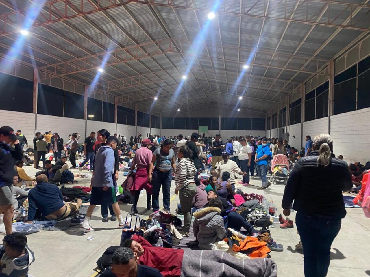 El Gobierno de Mapimí, ofreció el apoyo a los cientos de migrantes para que pudieran llegar hasta Chihuahua.