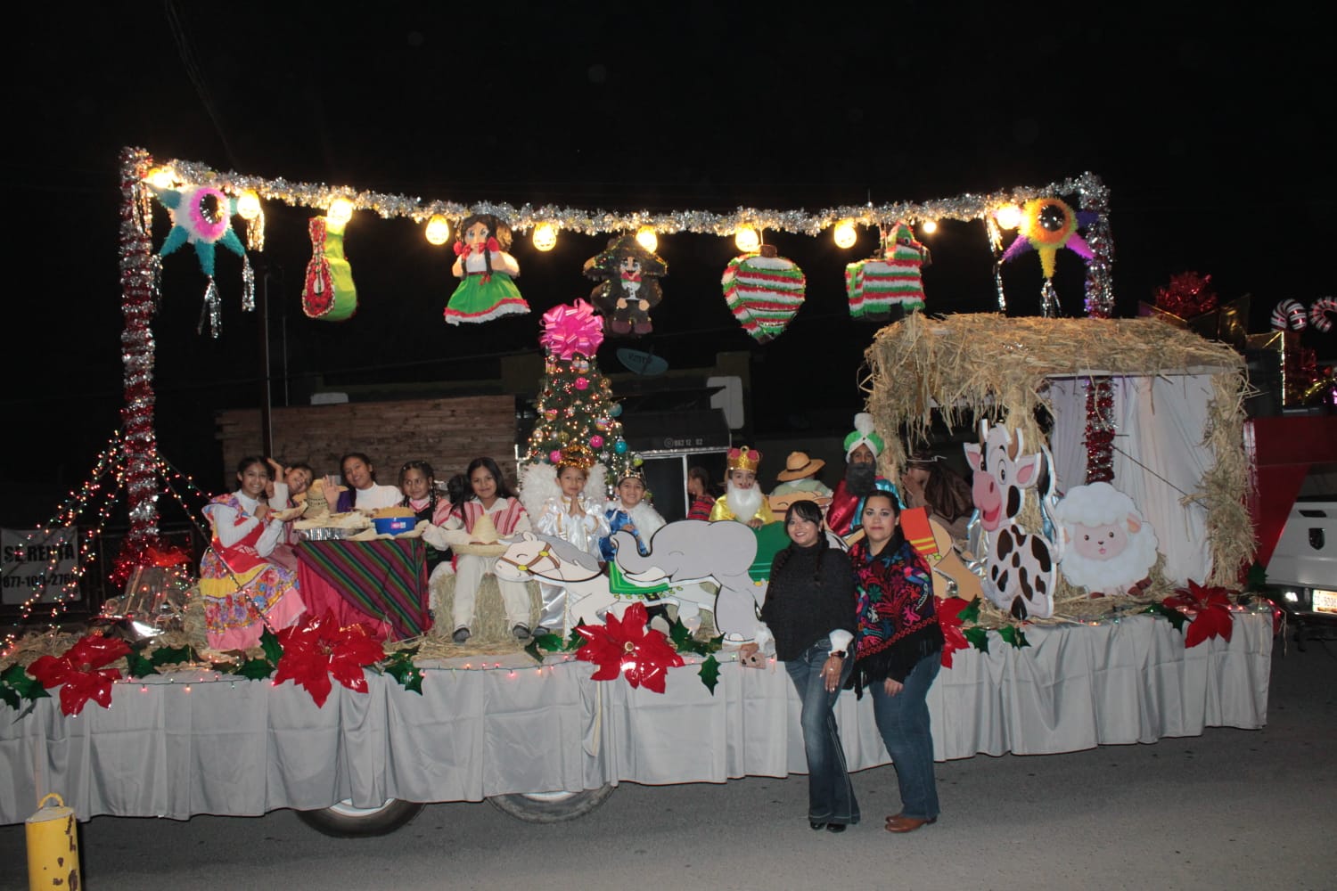 Celebran el desfile Navidad es México en Allende El Siglo