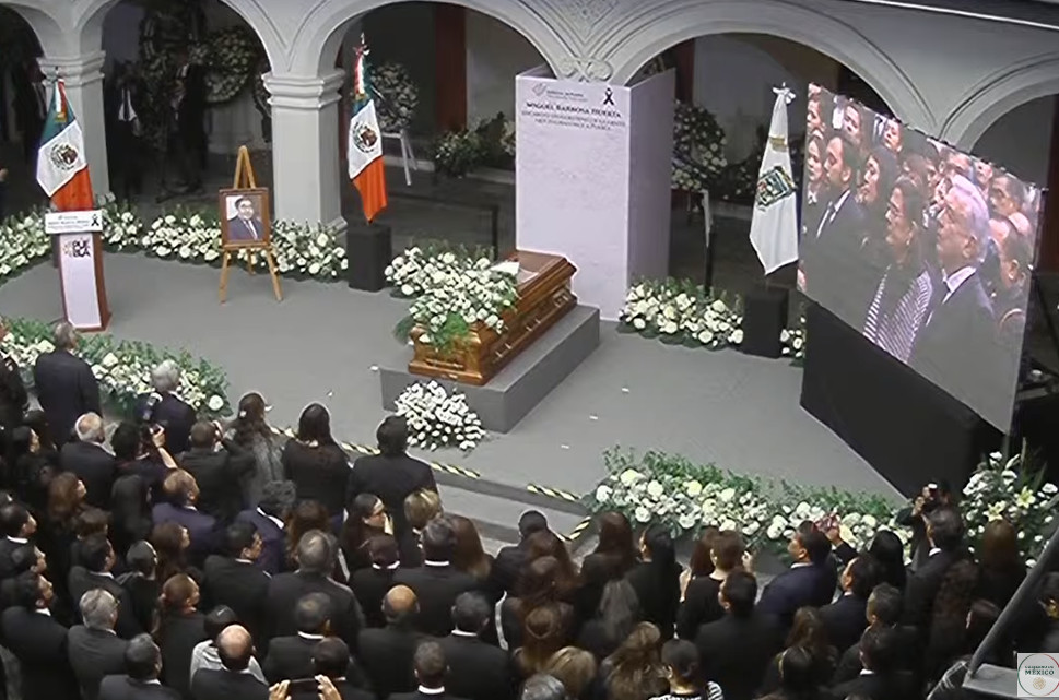 Miguel Barbosa Huerta, quien fuera gobernador de Puebla, recibe un homenaje póstumo. (ESPECIAL)