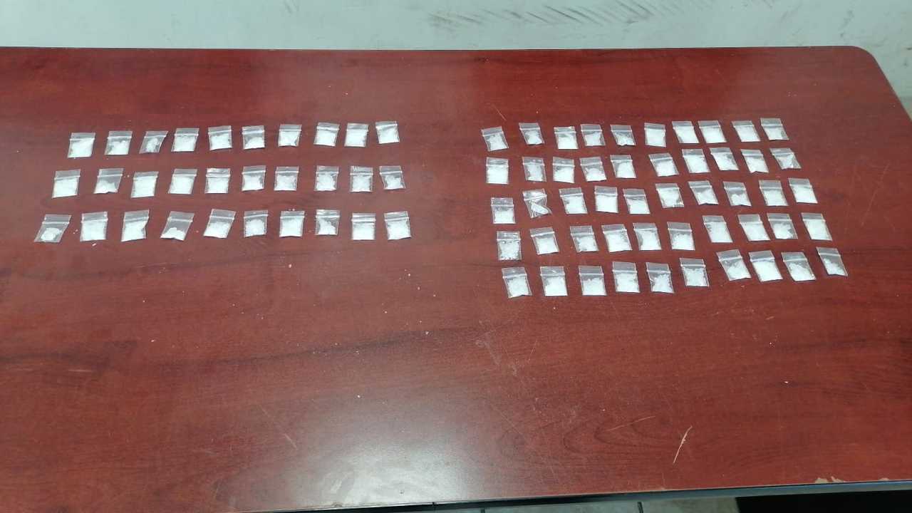 Con 80 bolsas de droga, detienen a pareja en Torreón, fueron puestos a disposición de las autoridades del COE.