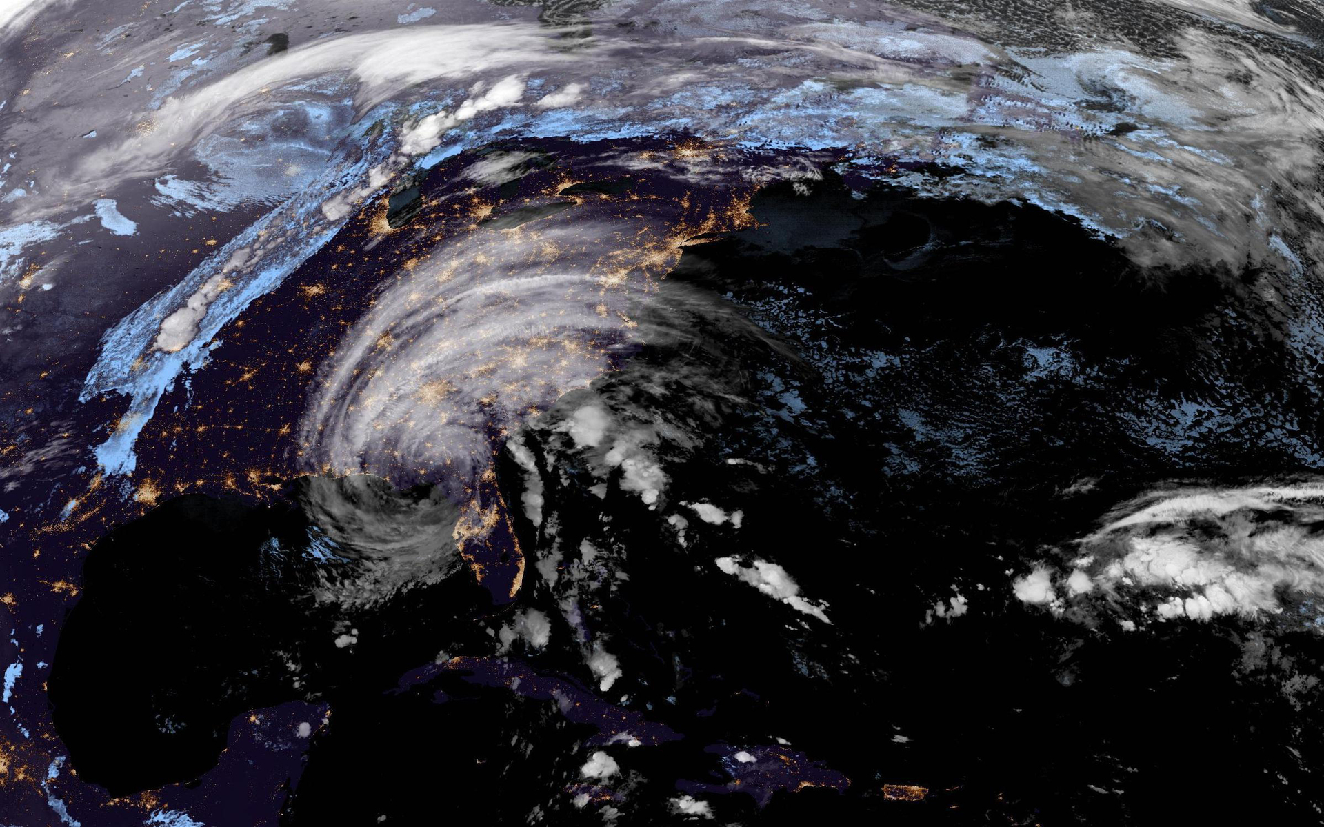 Tras golpear Cuba, el huracán Ian tocó tierra la tarde del 28 de septiembre en Cayo Costa, una isla frente a Fort Myers, en el condado Lee, la más castigada en Florida. (EFE)