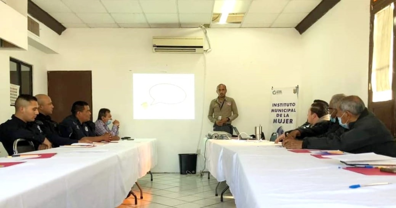 Capacita Instituto Estatal de la Mujer a trabajadores del volante, policías y empleados municipales. (CORTESÍA)