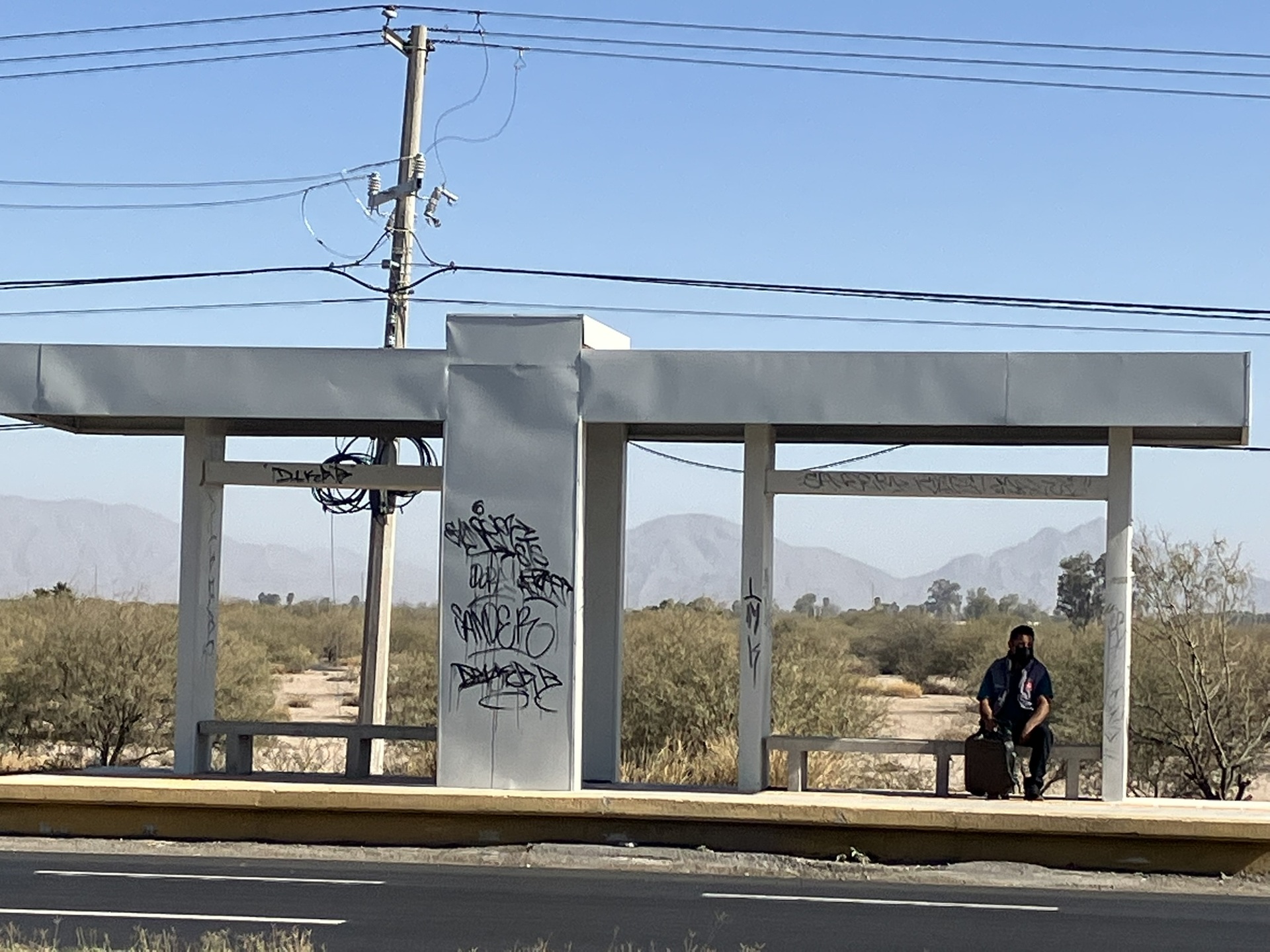 Vandalizan obras complementarias del Metrobús Laguna que se colocaron por la carretera Torreón-San Pedro