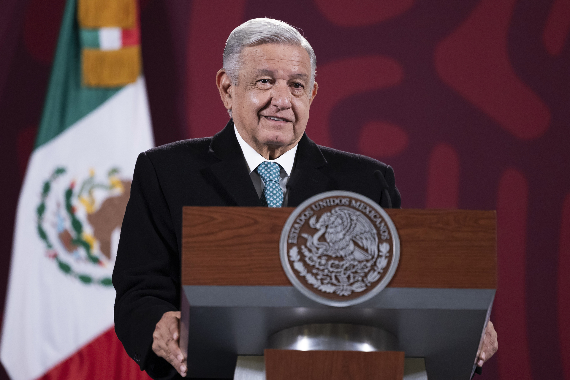 AMLO anuncia firma del decreto para vacaciones dignas