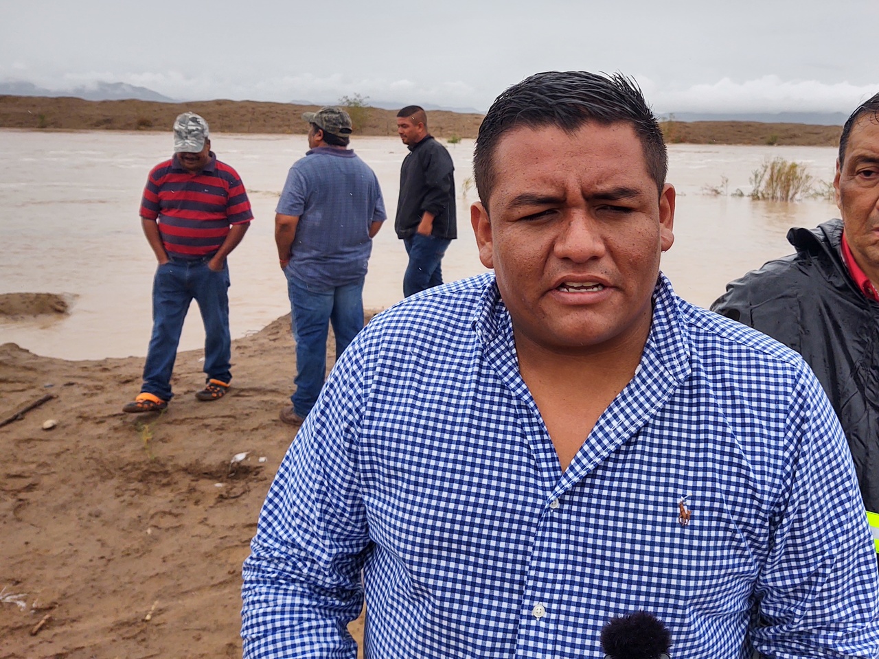 Sin la supervisión debida se realizan las obras en las escuelas y aseguran que son de mala calidad, pues algunas colapsaron.