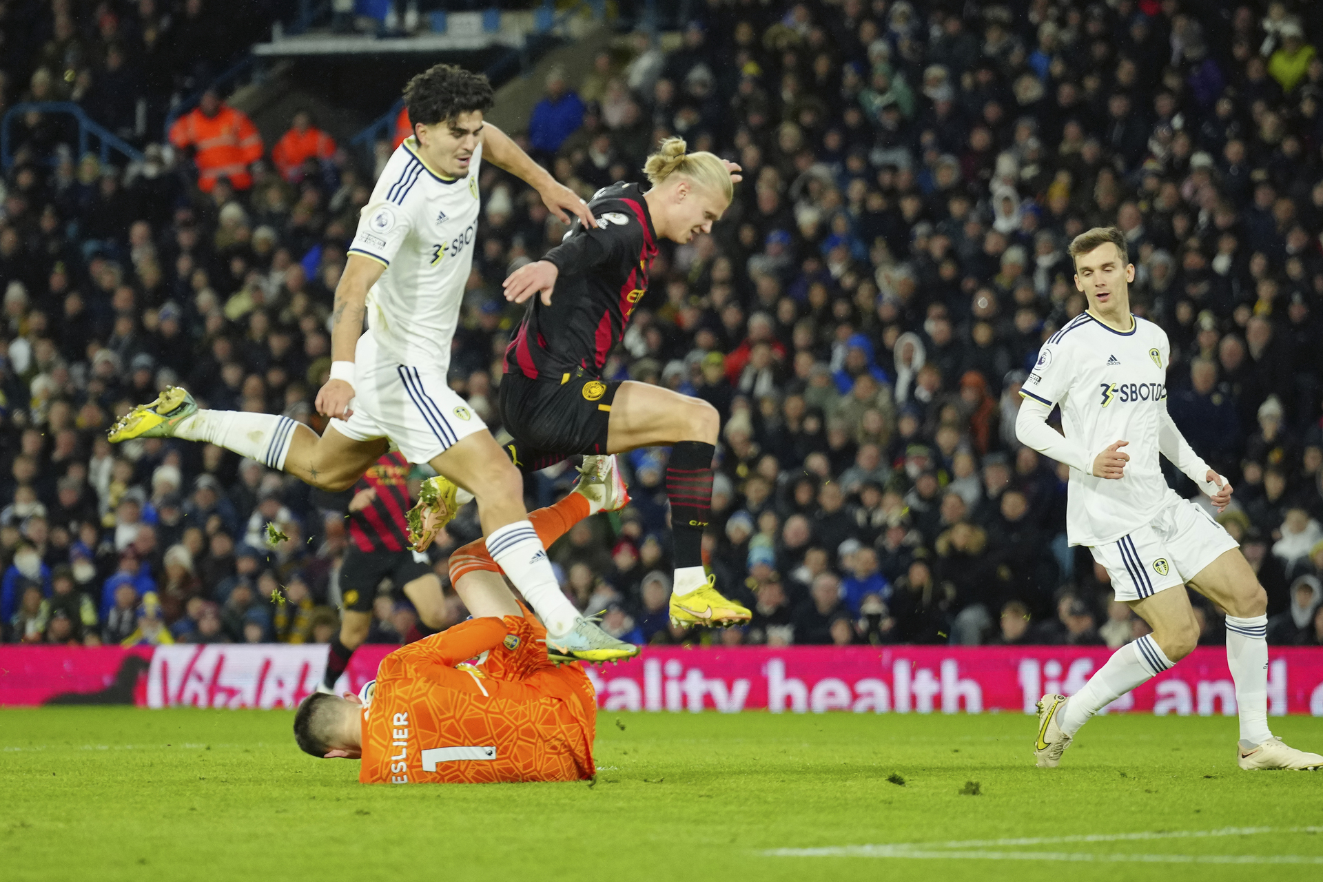 Erling Haaland establece récord goleador en victoria del Manchester City sobre el Leeds