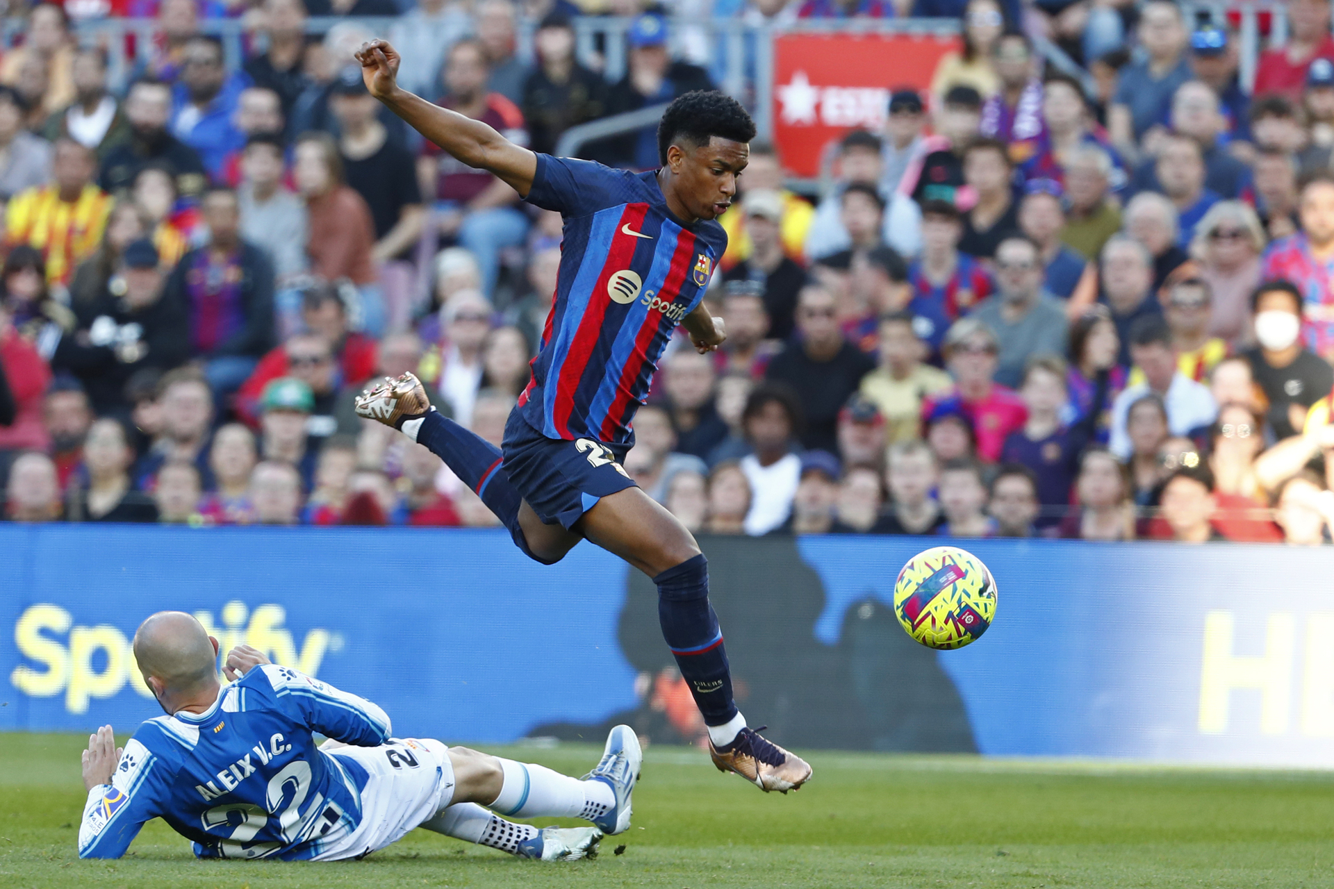 Barcelona Deja Ir Dos Puntos En Derbi Al Empatar 1-1 Ante El Espanyol ...