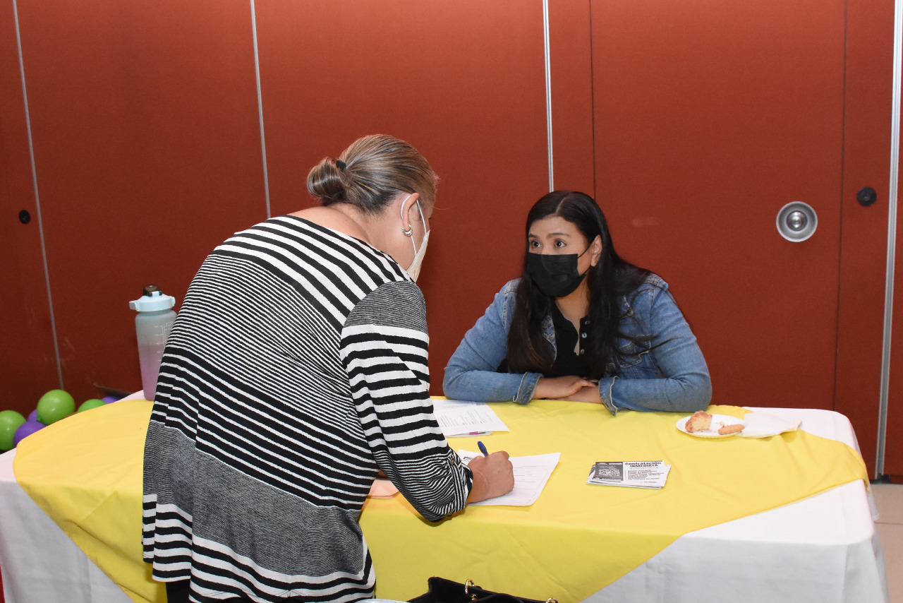 A través del Instituto Municipal de la Mujer Gómez Palacio, se brindan espacios laborales a mujeres. (CORTESÍA)
