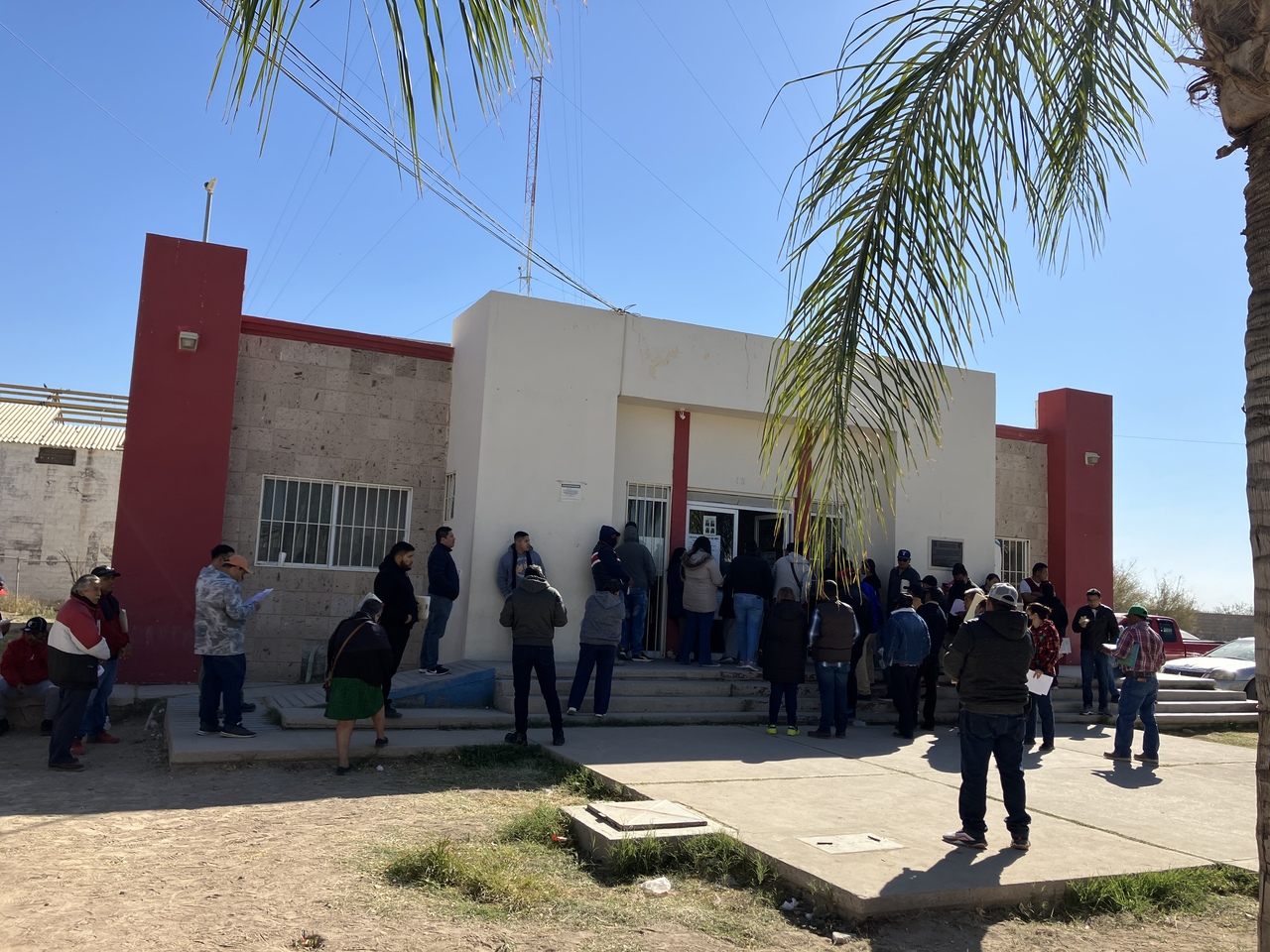 Durante los primeros días los contribuyentes abarrotaron las oficinas de la Recaudación de Rentas en Matamoros.