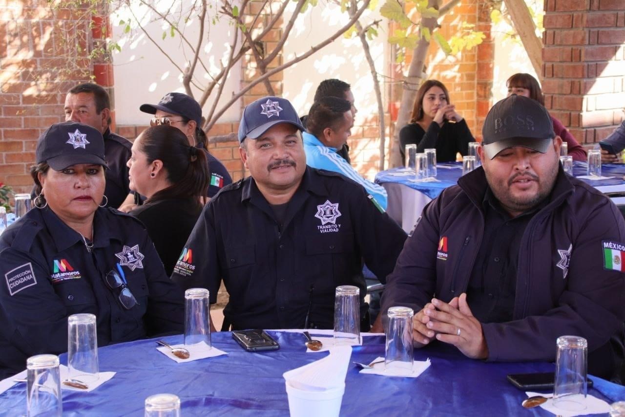 En el festejo por el Día del Policía se les anunció que este año también se les dará un aumento al salario.