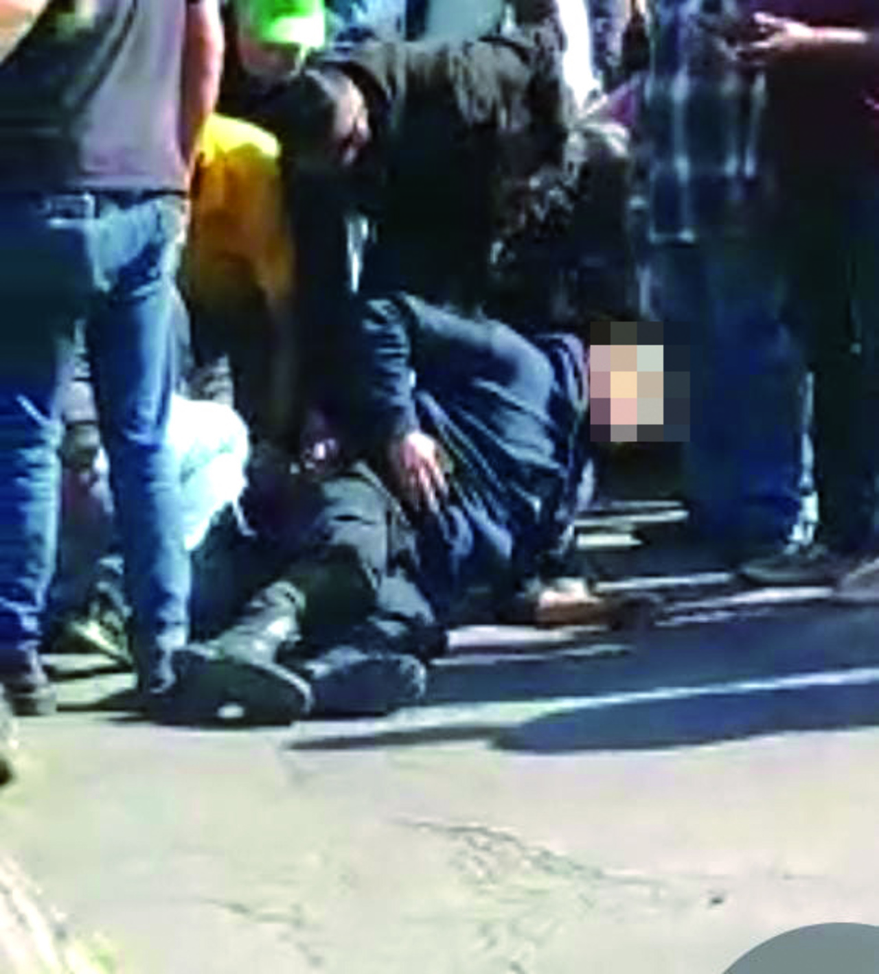 El director operativo de la Policía Municipal, Héctor Alba, aseguró que los policías heridos traen chaleco balístico. En la imagen no se nota el abultamiento bajo la ropa de ningún chaleco.