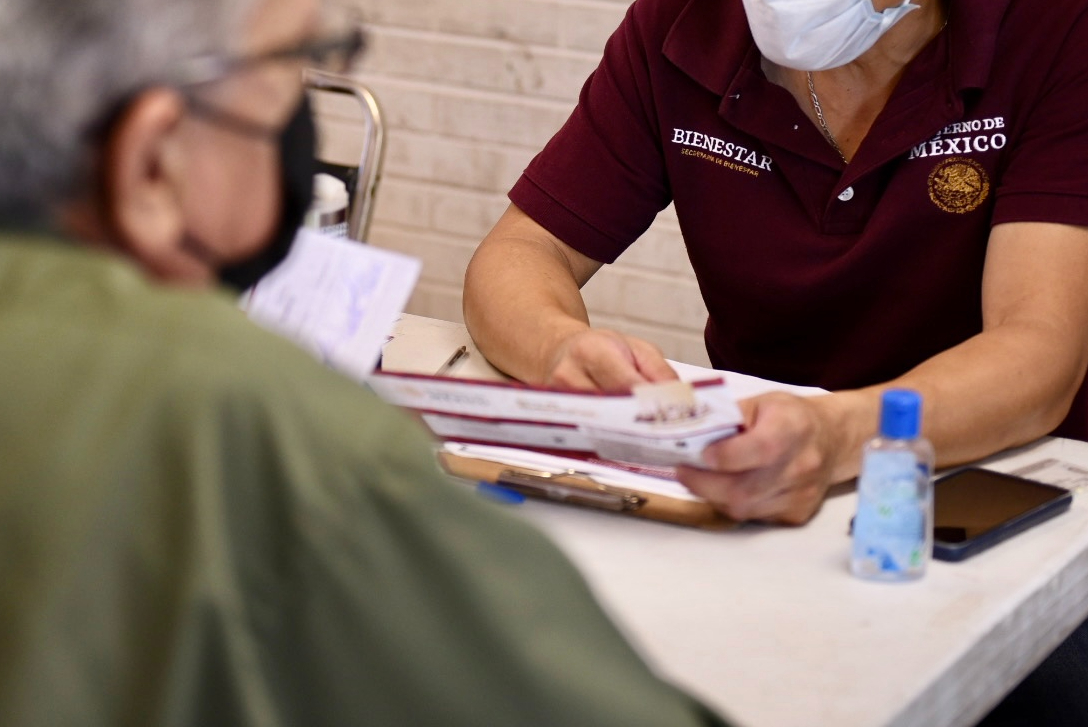 La Pensión para el Bienestar de las Personas Adultas Mayores aumentó este año 25 por ciento. (ARCHIVO)