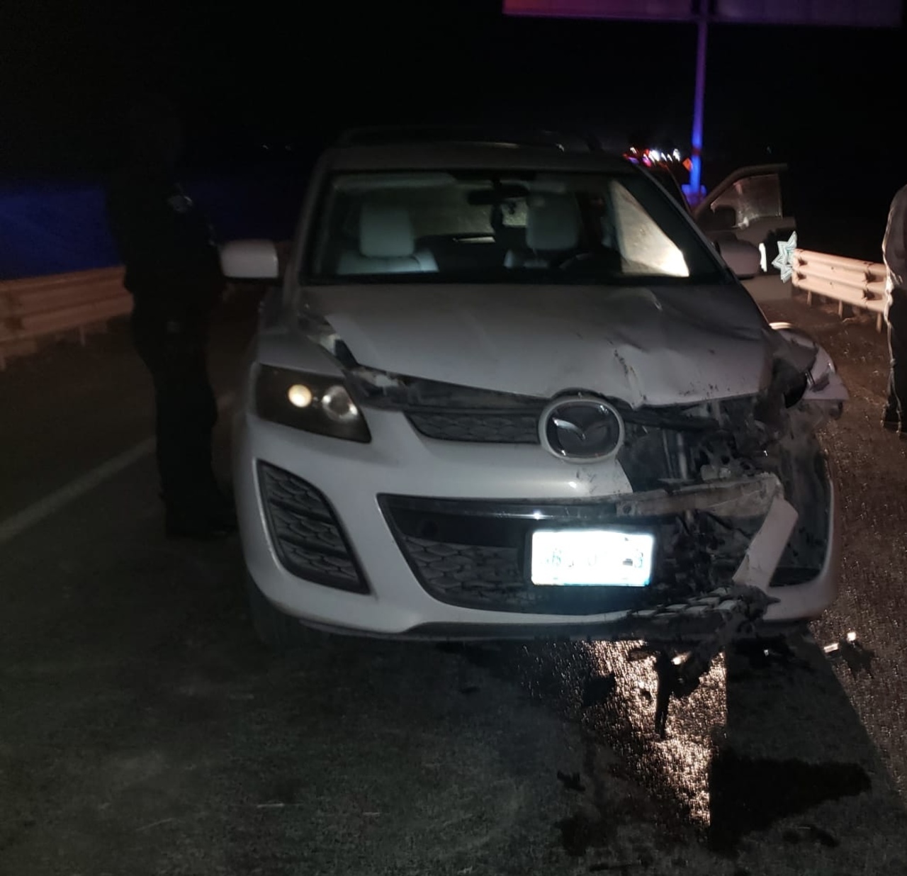 El vehículo Mazda se impactó contra una camioneta Pick-Up.