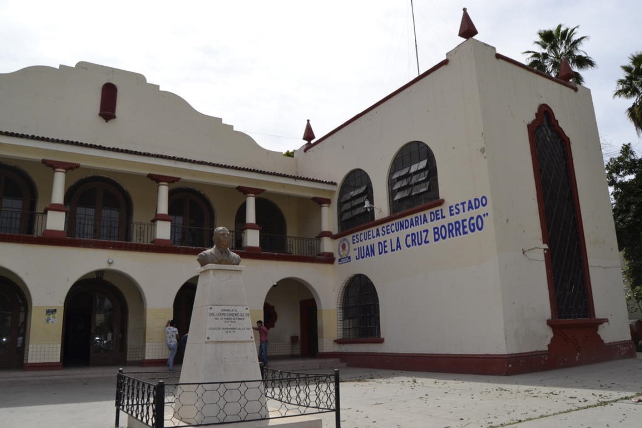 La escuela 'Juan de la Cruz Borrego' en el turno vespertino estaba enclavada frente al Bosque Venustiano Carranza del municipio de Torreón y tenía poco más de 46 años de vida.