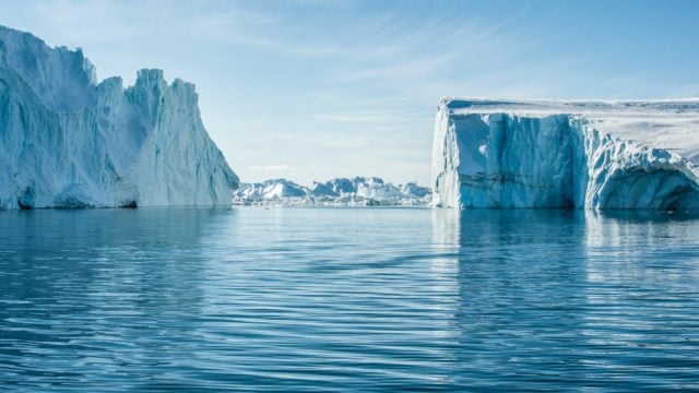 Si no se reducen las emisiones globales, se espera que el deshielo de Groenlandia eleve 50 centímetros el nivel global del mar en 2100. (Foto: ESPECIAL)