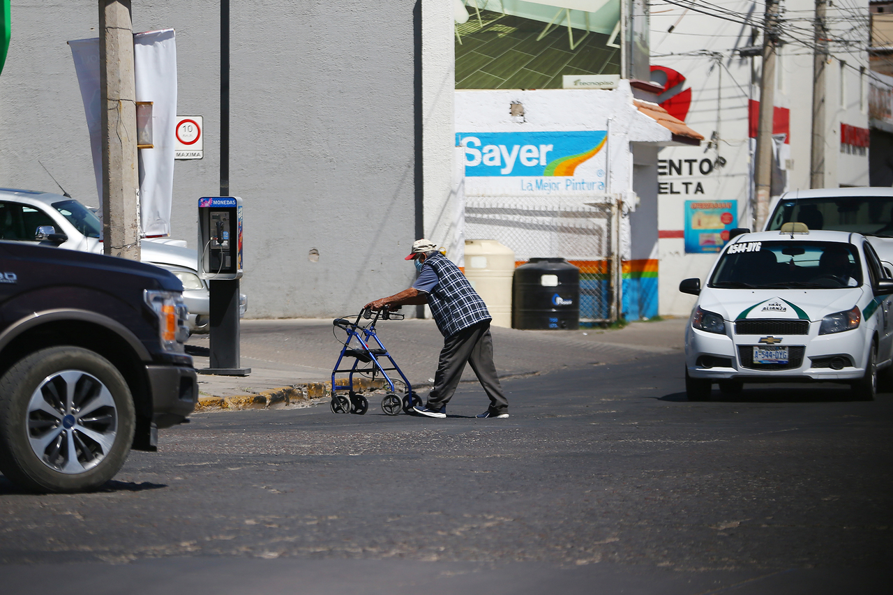 Más de la mitad de los adultos mayores pueden acceder a una pensión. (EL SIGLO DE TORREÓN)