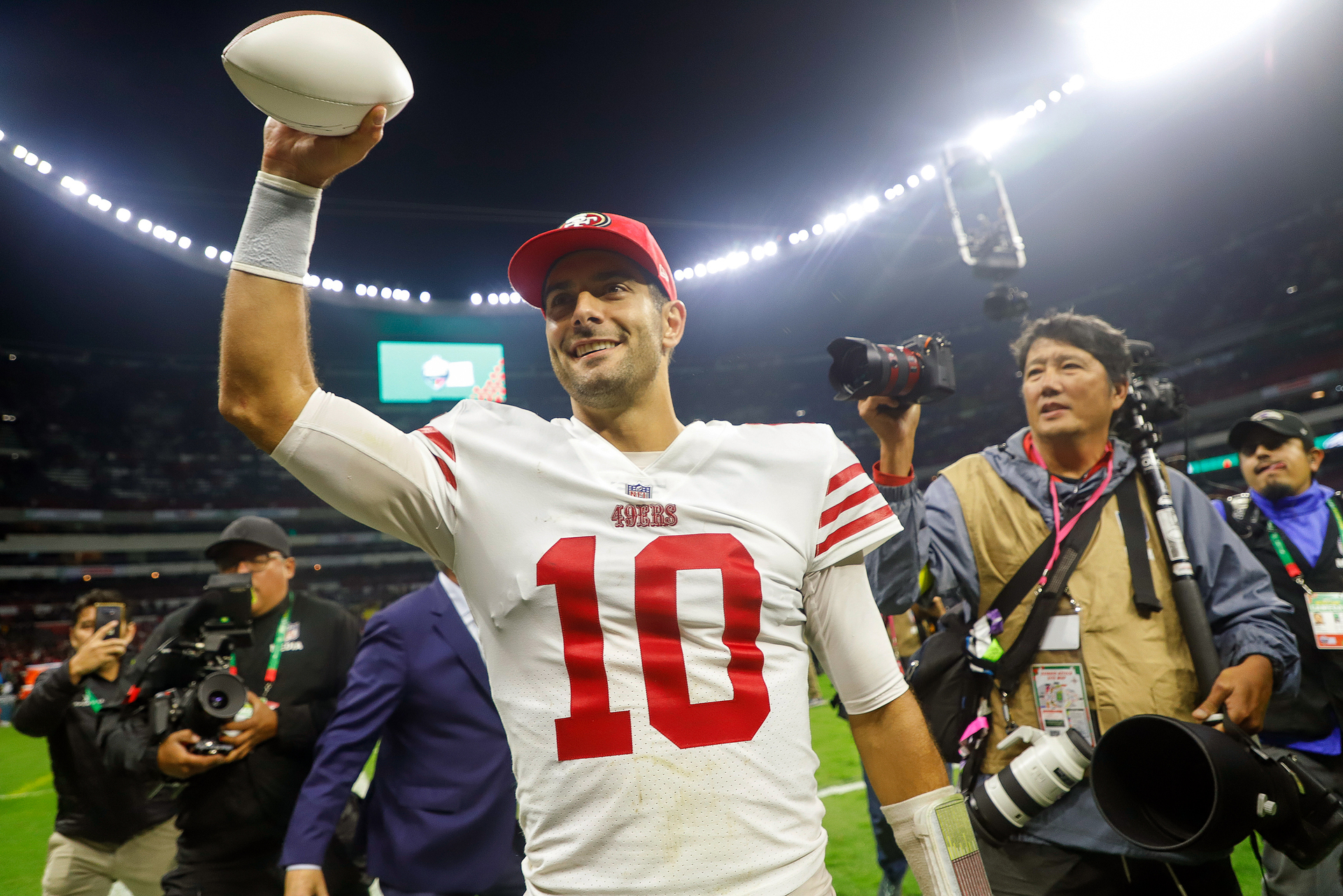 Jimmy Garoppolo de los San Francisco 49ers.  EFE/Isaac Esquivel