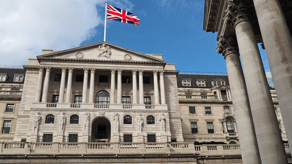 Banco de Inglaterra eleva tasa de interés al 4 %, la tasa más alta desde 2008