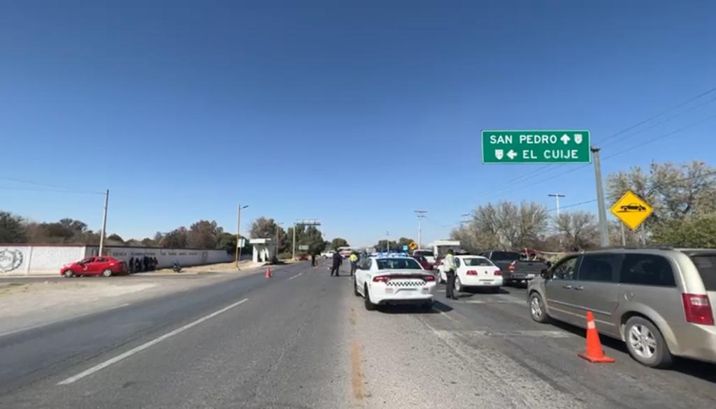 Hombre muere arrollado por conductor de camioneta sobre la carretera Torreón - San Pedro