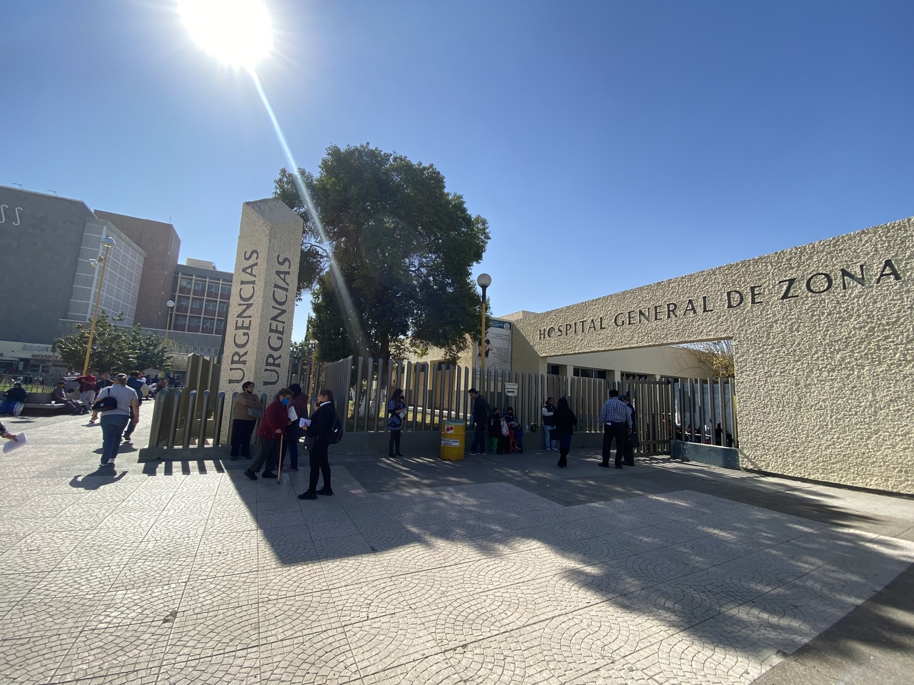 Una mujer falleció en la clinica 16 de Torreón pese al esfuerzo de los médicos.