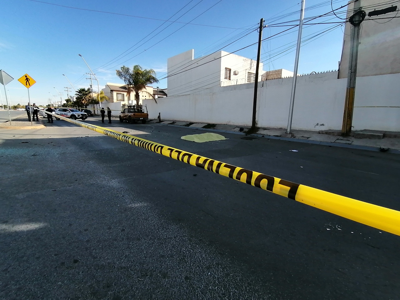 El joven motociclista fue impactado por el conductor de una camioneta frente a las instalaciones del Poder Judicial de la Federación en Torreón. (EL SIGLO DE TORREÓN)