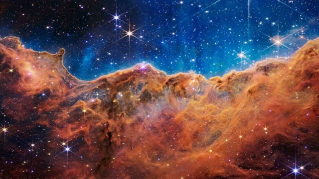 La nueva vista del Cúmulo de Pandora une cuatro instantáneas del Webb en una imagen panorámica. (NASA)
