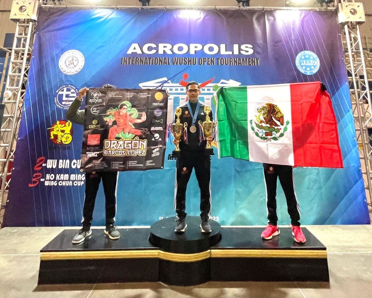 Marcos López Camarillo (c) forma parte de la selección nacional mexicana de Wu Shu - Kung Fu y en este evento demostró su calidad.