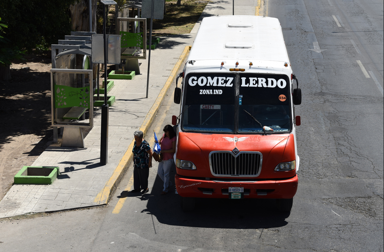 La mayoría de los autobuses que circulan en La Laguna de Durango no cumplen con la antigüedad que establece la Ley.