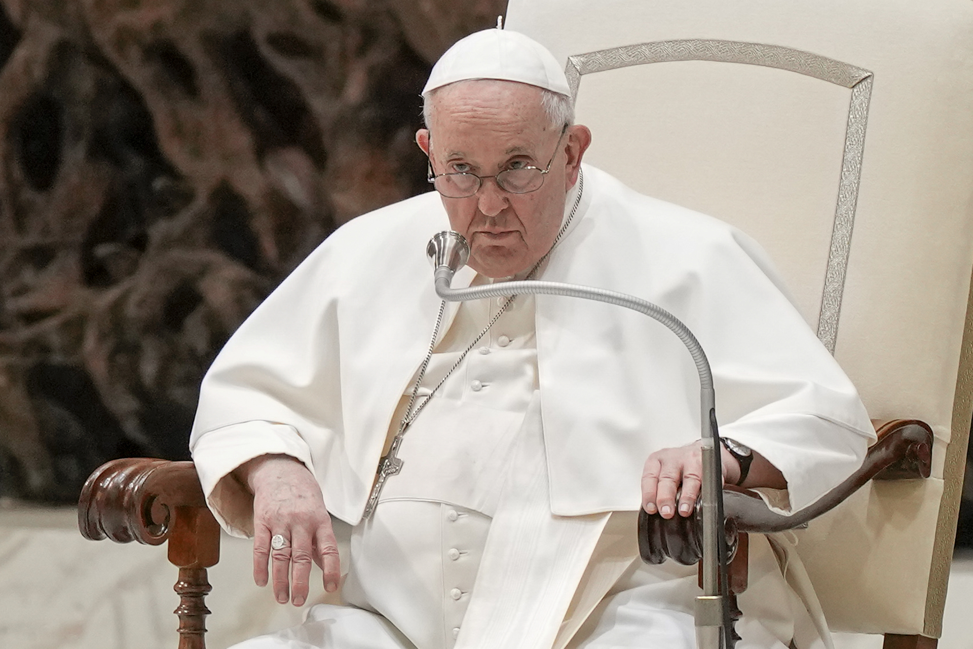 Estos bienes, según alega Francisco en su disposición, se integran en 'el patrimonio unitario, no fraccionable y soberano' del Vaticano. (AP)