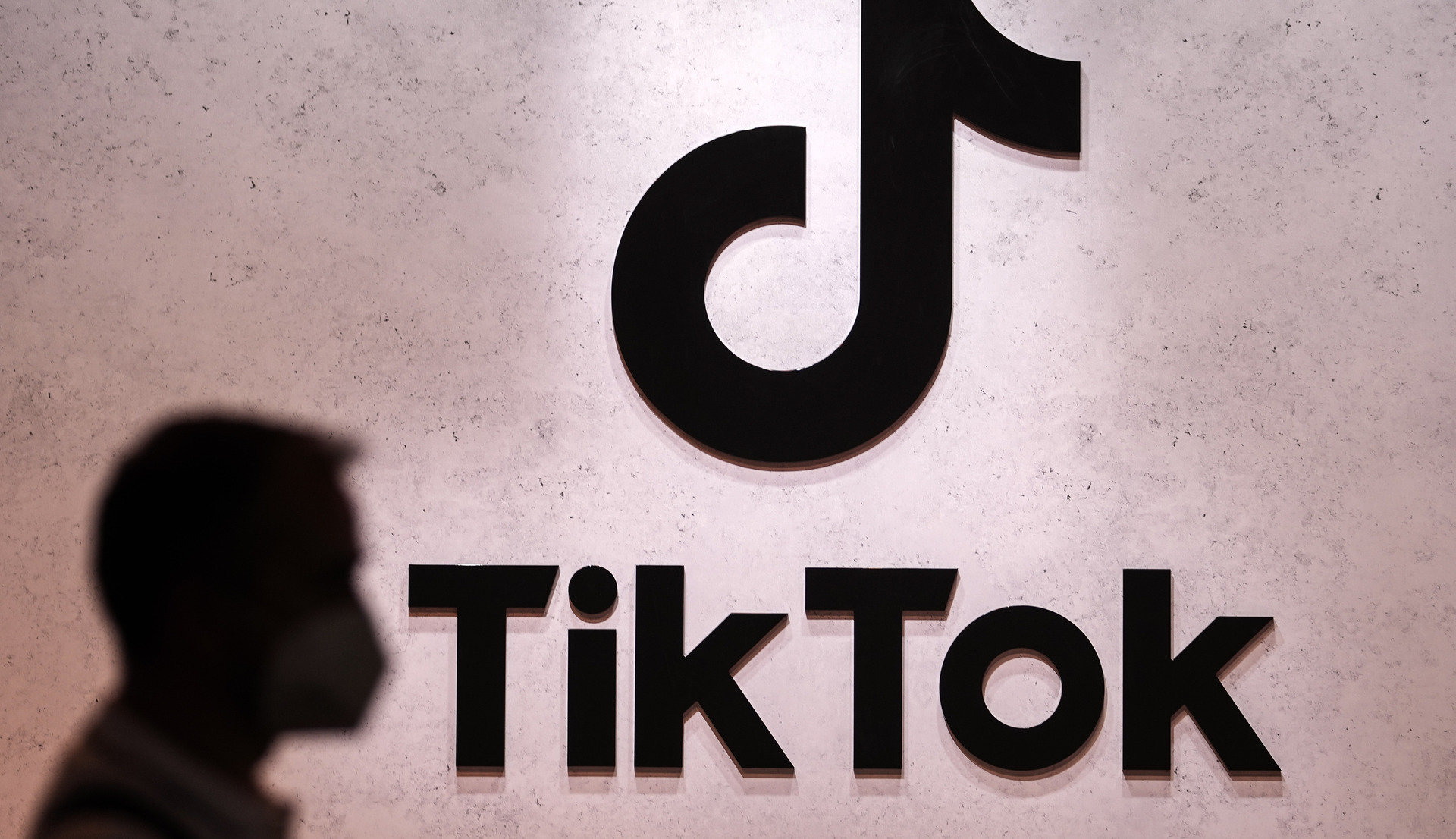 Prohíben uso de TikTok en teléfonos de la Comisión Europea