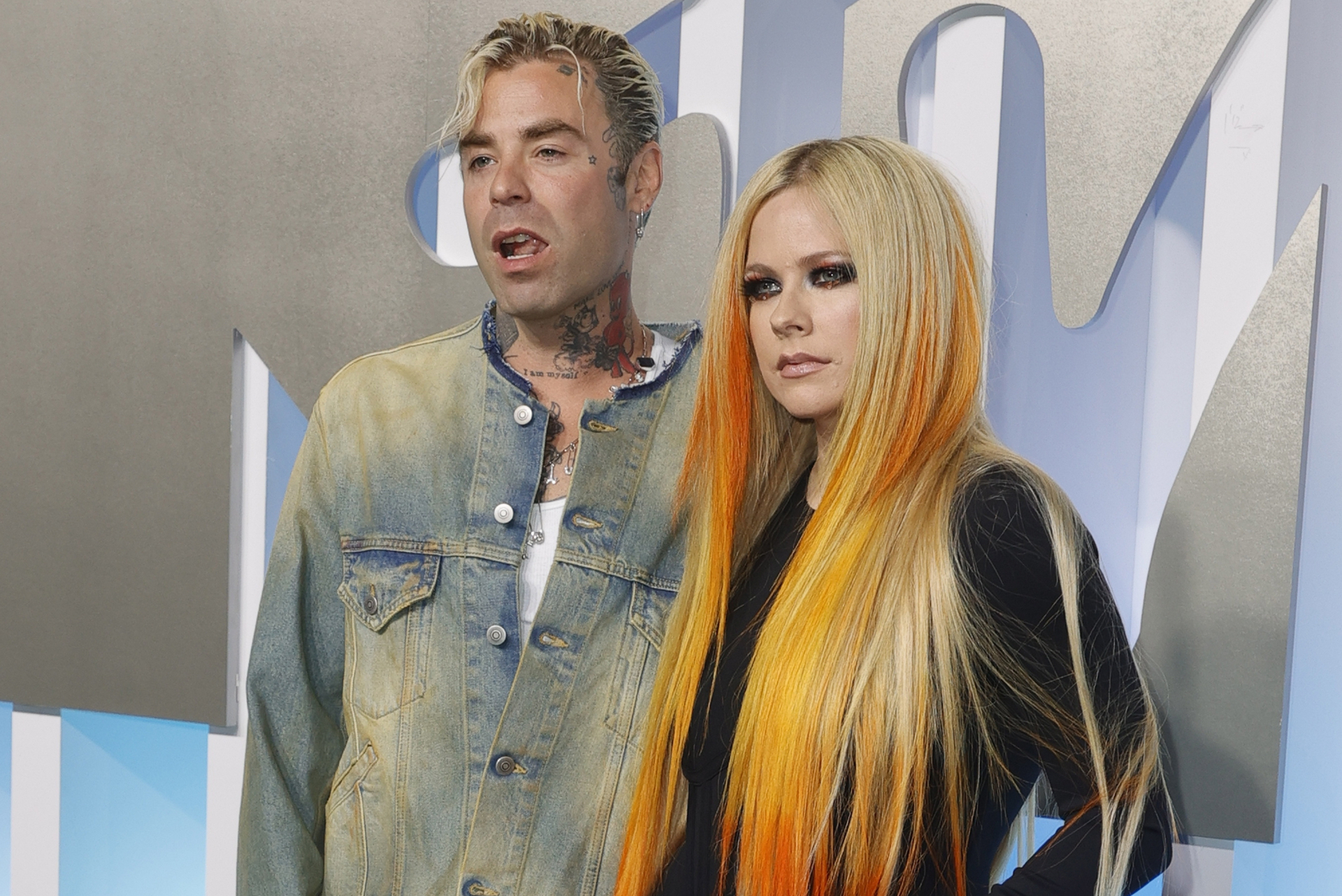 Mod Sun se enteró de su ruptura con Avril Lavigne por la prensa, aseguran medios